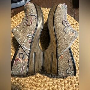 Dansko tan fabric embroidered clogs size 6.5 women’s EU 37